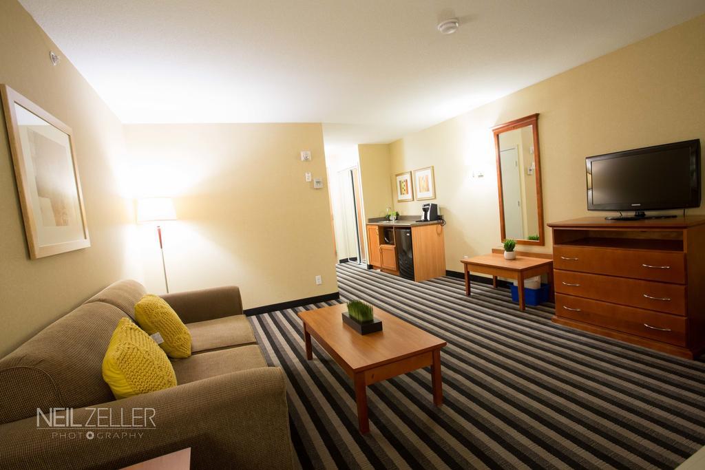 King Suite - Non-Smoking,676698693:JPEG
